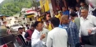 शिक्षकों के साथ हुई अभद्रता पर राजकीय शिक्षक संघ ने जताया विरोध, आरोपियों के खिलाफ कड़ी कार्रवाई की मांग shikshakon-ke-sath-abhadrata