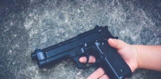 पौड़ी: 10वीं के छात्र ने पिता की लाइसेंसी बंदूक से खुद को मारी गोली student shot himself in the chest