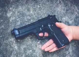 पौड़ी: 10वीं के छात्र ने पिता की लाइसेंसी बंदूक से खुद को मारी गोली student shot himself in the chest
