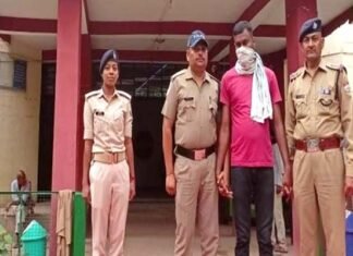 जेवरात चमकाने के नाम पर पहाड़ की भोली-भाली महिलाओं से धोखाधड़ी करने वाले अभियुक्त को पौड़ी पुलिस ने बिहार से गिरफ्तार कर भेजा जेल Accused of cheating women in the name of polishing jewelery arrested