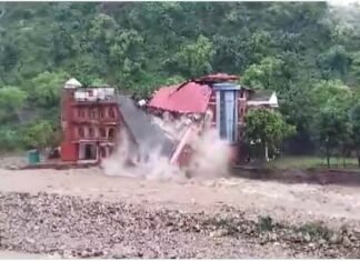 देहरादून में भी बारिश का कहर, पलक झपकते ही ताश के पत्तों की तरह ढह गई दून डिफेंस कॉलेज की पांच मंजिला बिल्डिंग, देखें वीडियो Doon Defense College collapsed in Dehradun.