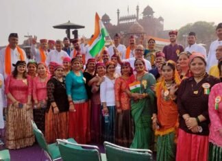 लाल किला में आयोजित स्वतंत्रता दिवस कार्यक्रम में प्रवासी उत्तराखंडियों के दल ने पारम्परिक वेशभूषा में किया प्रतिभाग A group of migrant Uttarakhandis participated in the Independence Day program