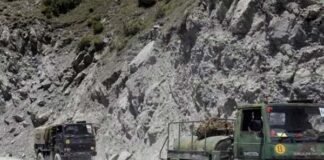 लेह लद्दाख में बड़ा हादसा: गहरी खाई में गिरा सेना का वाहन, 9 जवान शहीद, रेस्क्यू ऑपरेशन जारी Major accident in Leh Ladakh