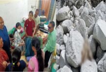 उत्तराखंड: आकाशीय बिजली गिरने से खेत में काम कर रही मां-बेटी झुलसीं, जंगल में चट्टान दरकने से 100 से ज्यादा भेड़ बकरियां जिन्दा दफ़न Mother-daughter scorched due to lightning in Uttarkashi