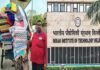 नोएडा की सड़कों पर फेरी लगाकर तौलिया बेचने वाले शख्स के बेटे का IIT दिल्ली में सिलेक्शन Noida towel seller's son