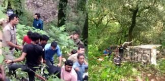 पौड़ी : खाई में गिरा पिकअप वाहन, चालक की मौत, दूसरा गंभीर रूप से घायल Pickup vehicle fell into ditch in Pauri