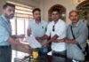 पौड़ी के सेब तथा कीवी उत्पादकों ने कलेक्ट्रेट पहुंच जिलाधिकारी से की मुलाकात, जिले में फल उत्पादकों की समस्या निस्तारण की उठाई मांग