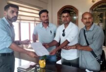 पौड़ी के सेब तथा कीवी उत्पादकों ने कलेक्ट्रेट पहुंच जिलाधिकारी से की मुलाकात, जिले में फल उत्पादकों की समस्या निस्तारण की उठाई मांग