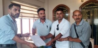 पौड़ी के सेब तथा कीवी उत्पादकों ने कलेक्ट्रेट पहुंच जिलाधिकारी से की मुलाकात, जिले में फल उत्पादकों की समस्या निस्तारण की उठाई मांग
