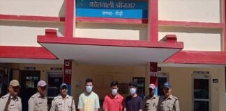 श्रीनगर गढ़वाल: MBBS के छात्र पर तीन युवकों ने धारदार हथियारों से किया जानलेवा हमला, तीनों गिरफ्तार श्रीनगर में MBBS के छात्र पर तीन युवकों ने धारदार हथियार से किया जानलेवा हमला