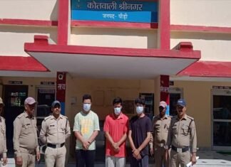 श्रीनगर गढ़वाल: MBBS के छात्र पर तीन युवकों ने धारदार हथियारों से किया जानलेवा हमला, तीनों गिरफ्तार श्रीनगर में MBBS के छात्र पर तीन युवकों ने धारदार हथियार से किया जानलेवा हमला