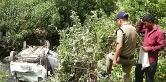 पौड़ी गढ़वाल: गहरी खाई में गिरी कार, एक की मौत, दो घायल car-fell-into-gorge-in-bironkhal-area-of-pauri-garhwal