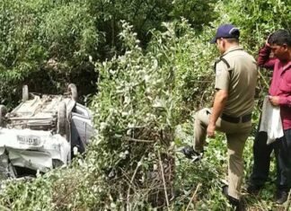 पौड़ी गढ़वाल: गहरी खाई में गिरी कार, एक की मौत, दो घायल car-fell-into-gorge-in-bironkhal-area-of-pauri-garhwal