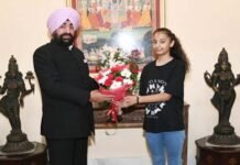 इंडिया नेशनल कराटे टूर्नामेंट में गोल्ड मैडल जीतने वाली ज्योत्सना पंत को राज्यपाल ने किया सम्मानित jyotsna pant gold medalist-India National Karate Tournament