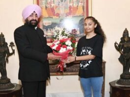 इंडिया नेशनल कराटे टूर्नामेंट में गोल्ड मैडल जीतने वाली ज्योत्सना पंत को राज्यपाल ने किया सम्मानित jyotsna pant gold medalist-India National Karate Tournament
