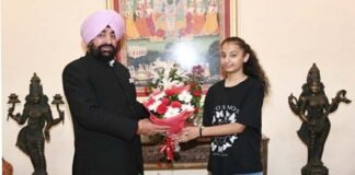 इंडिया नेशनल कराटे टूर्नामेंट में गोल्ड मैडल जीतने वाली ज्योत्सना पंत को राज्यपाल ने किया सम्मानित jyotsna pant gold medalist-India National Karate Tournament