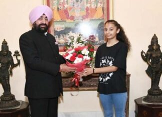 इंडिया नेशनल कराटे टूर्नामेंट में गोल्ड मैडल जीतने वाली ज्योत्सना पंत को राज्यपाल ने किया सम्मानित jyotsna pant gold medalist-India National Karate Tournament