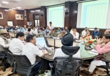 उत्तराखंड राज्य वन्यजीव बोर्ड की बैठक में मुख्यमंत्री ने बंदरों और जंगली सूअरों की समस्या को दूर करने के लिए फोकस्ड होकर काम करने के दिए निर्देश monkeys and wild boars problem in Uttarakhand