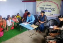 सरकार जनता के द्वार कार्यक्रम के तहत विकासखंड कलजीखाल के ग्राम साकिनी बड़ी में जिला पूर्ति अधिकारी ने चौपाल लगाकर सुनी ग्रामीणों की समस्याएं