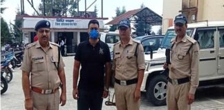 पौड़ी : शॉपिंग मॉल खोलने के नाम पर 8 लाख रुपए की ठगी के आरोपी को पुलिस ने तेलांगना से किया गिरफ्तार Accused of fraud of Rs 8 lakh arrested in the name of opening shopping mall in Paithani Pauri GARHWAL