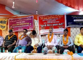 OPS Rath Yatra: श्रीनगर गढ़वाल पहुंची शिक्षक संघ की भारत रथ यात्रा, बड़े आन्दोलन की दी चेतावनी Old Pension Scheme Rath Yatra