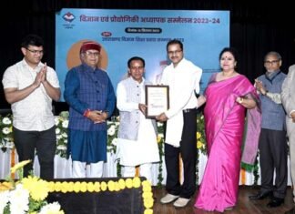 शिक्षक अजय जोशी को मिला उत्तराखंड विज्ञान शिक्षा प्रसार सम्मान Teacher Ajay Joshi received Uttarakhand Vigyan Shiksha Prasar Award