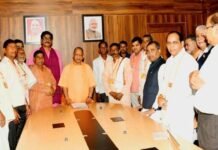 मुख्यमंत्री से मिला शोर भूमि से लाभान्वित कृषकों का प्रतिनिधि मंडल, भावविभोर हुए किसान