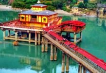 श्रीनगर : धारी देवी मंदिर परिसर से महिला ने अलकनंदा नदी में बनी झील में लगाई छलांग dhari devi tample alknanda lake