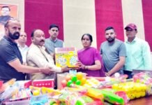 विधायक राजकुमार पोरी ने कल्जीखाल ब्लॉक सभागार में 76 आंगनबाड़ी केंद्रों को बांटी खेल एवं पठन-पाठन सामग्री