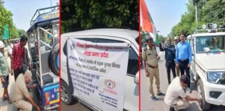 नोएडा: सड़क सुरक्षा जागरूकता अभियान के तहत लोगों को फ्लोरोसेंट व्हील वाल्व के बारे में दी जानकारी