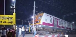 यूपी ट्रेन हादसा: पटरी छोड़कर अचानक प्लेटफॉर्म पर चढ़ गई EMU, मची अफरा-तफरी train ran onto the platform