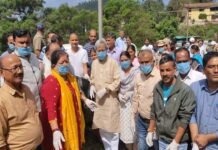 गढ़वाल सांसद तीरथ सिंह रावत की अगुवाई में पौड़ी की टेका रोड पर चलाया गया स्वच्छता अभियान Cleanliness campaign run-on Teka Road