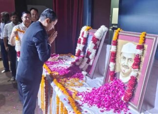 “गांधी और शास्त्री के व्यक्तित्व हमें सादगी भरे जीवन के संदेश देते हैं”