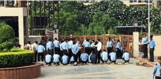 ग्रेटर नोएडा वेस्ट की इस सोसाइटी में मचा हंगामा, नाराज सुरक्षाकर्मियों ने बंद किया मेन गेट, जानिए वजह Mahagun Maywoods Society