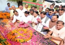 मुख्यमंत्री ने शहीद स्थल रामपुर तिराहा में राज्य आन्दोलनकारी शहीदों को दी श्रद्धांजलि Chief Minister paid tribute to the martyrs of the state movement at Rampur Tiraha