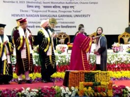गढ़वाल विश्वविद्यालय के 11वें दीक्षांत समारोह में श्रीनगर पहुंचीं राष्ट्रपति द्रौपदी मुर्मू, मेधावी छात्र-छात्राओं को गोल्ड मेडल देकर किया सम्मानित Garhwal University convocation