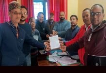 प्रभार छोड़ो आन्दोलन: खिर्सू ब्लॉक के सभी प्रभारी प्रधानाध्यापकों / प्रधानाचार्यों ने बीईओ को सौंपा 17 नवम्बर से प्रभार छोड़ने सम्बन्धी पत्र Headmasters/Principals in charge