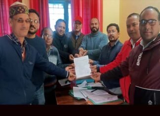 प्रभार छोड़ो आन्दोलन: खिर्सू ब्लॉक के सभी प्रभारी प्रधानाध्यापकों / प्रधानाचार्यों ने बीईओ को सौंपा 17 नवम्बर से प्रभार छोड़ने सम्बन्धी पत्र Headmasters/Principals in charge