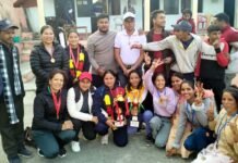कल्जीखाल के घंडियाल में आयोजित महिला क्रिकेट प्रतियोगिता में पौड़ी की टीम बनी विजेता