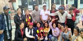 कल्जीखाल के घंडियाल में आयोजित महिला क्रिकेट प्रतियोगिता में पौड़ी की टीम बनी विजेता