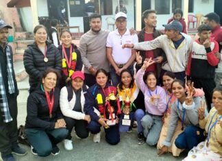 कल्जीखाल के घंडियाल में आयोजित महिला क्रिकेट प्रतियोगिता में पौड़ी की टीम बनी विजेता