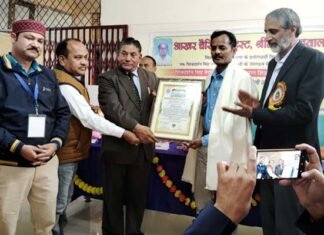 शिक्षक राजेश चमोली को मिला ‘शिवदर्शन सिंह नेगी स्मृति आखर विज्ञान शिक्षक सम्मान’