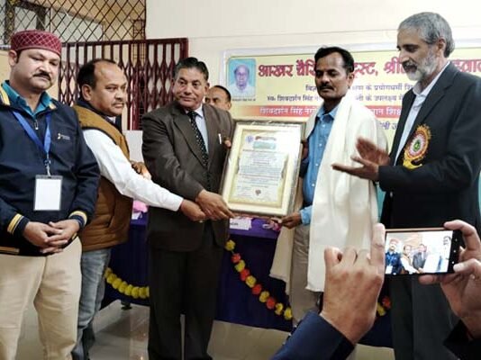 शिक्षक राजेश चमोली को मिला ‘शिवदर्शन सिंह नेगी स्मृति आखर विज्ञान शिक्षक सम्मान’