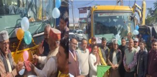 सरस्वती शिशु विद्या मंदिर पौड़ी को विधायक पोरी ने की बस भेंट