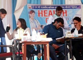 राजकीय बालिका इंटर कॉलेज श्रीनगर में छात्राओं हेतु स्वास्थ्य शिविर का आयोजन Health camp organized for girl students in GGIC Srinagar