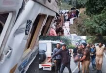 भीषण हादसा: नैनीताल घूमने आये HCL कपंनी के कर्मचारियों का टेंपो ट्रैवलर पलटा, दो युवतियों की मौत, 20 घायल Tempo traveler accident in Nainital