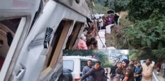 भीषण हादसा: नैनीताल घूमने आये HCL कपंनी के कर्मचारियों का टेंपो ट्रैवलर पलटा, दो युवतियों की मौत, 20 घायल Tempo traveler accident in Nainital