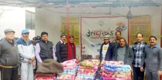 उत्तराखंड सांस्कृतिक समिति ने जरूरतमंदों को बांटे कंबल एवं गर्म कपड़े