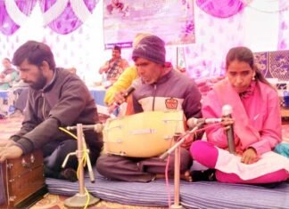 पौत्र के जन्मदिन पर तीन सौ गरीब असहाय जरूरतमंद लोगों को बांटे कम्बल