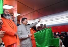 राम भक्तों को लेकर हरिद्वार से अयोध्या के लिए रवाना हुई ‘आस्था स्पेशल ट्रेन, सीएम धामी ने दिखाई हरी झंडी Aastha Special Train